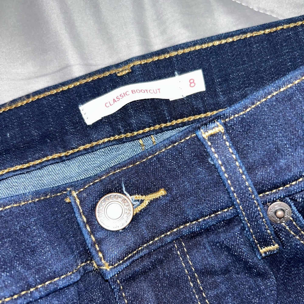 WOMENS SIZE 8 LEVIS BOOTCUT JEANS